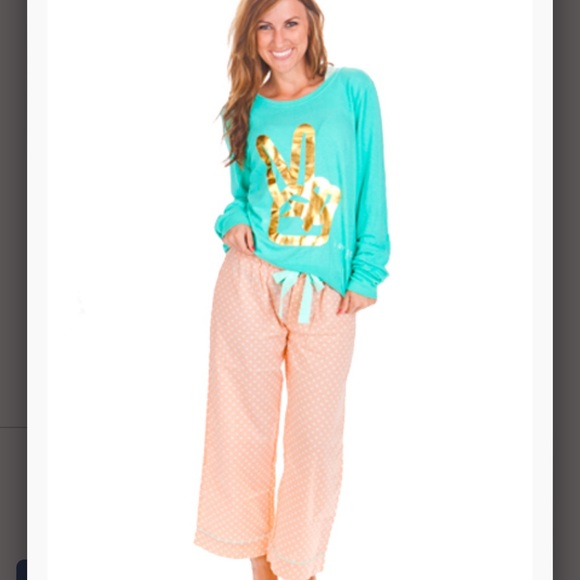 Peace Love World Tops - Peace Love World Comfy “I am peace” sweatshirt